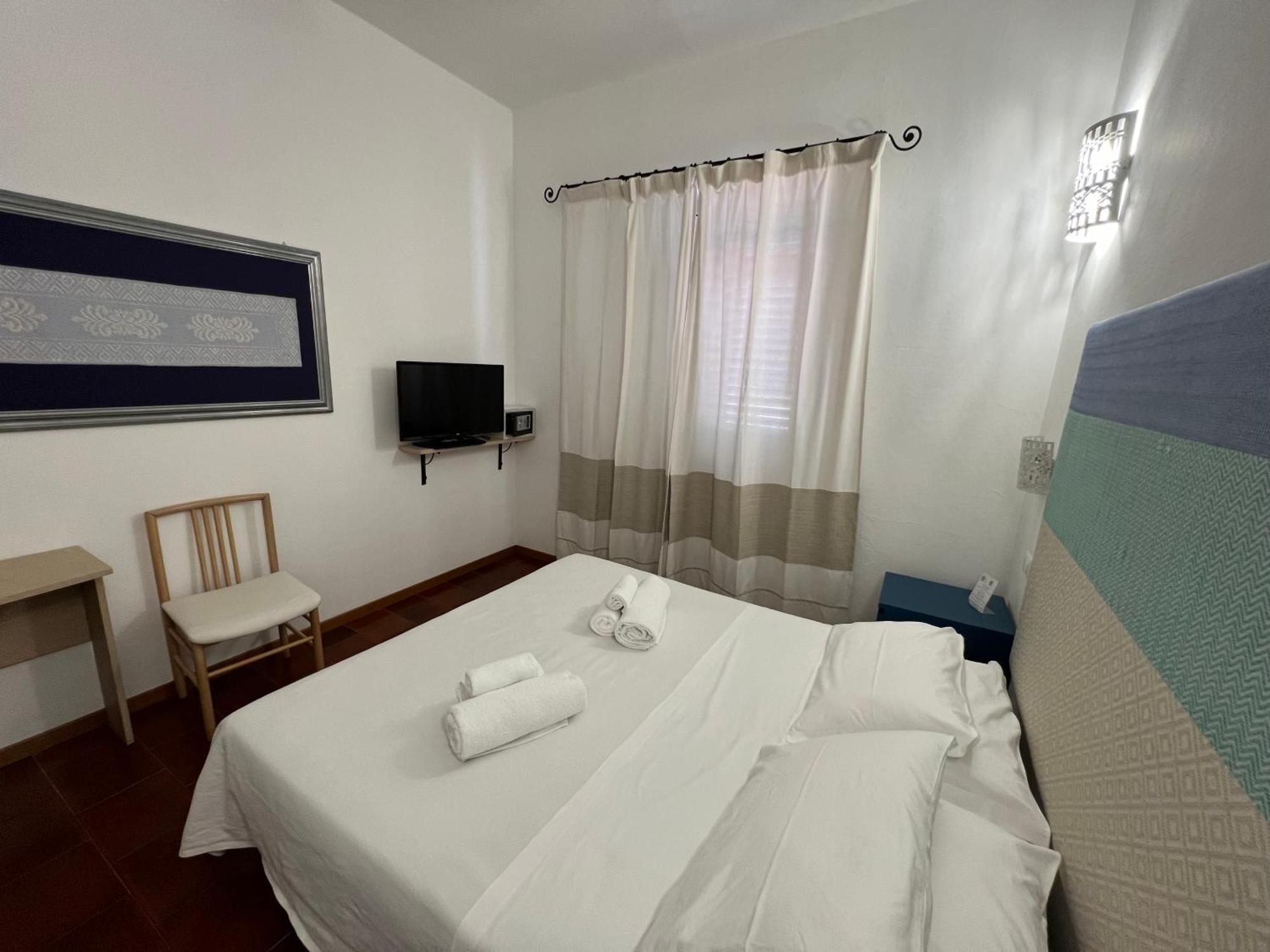 Hotel Da Cecco Santa Teresa Gallura Eksteriør bilde