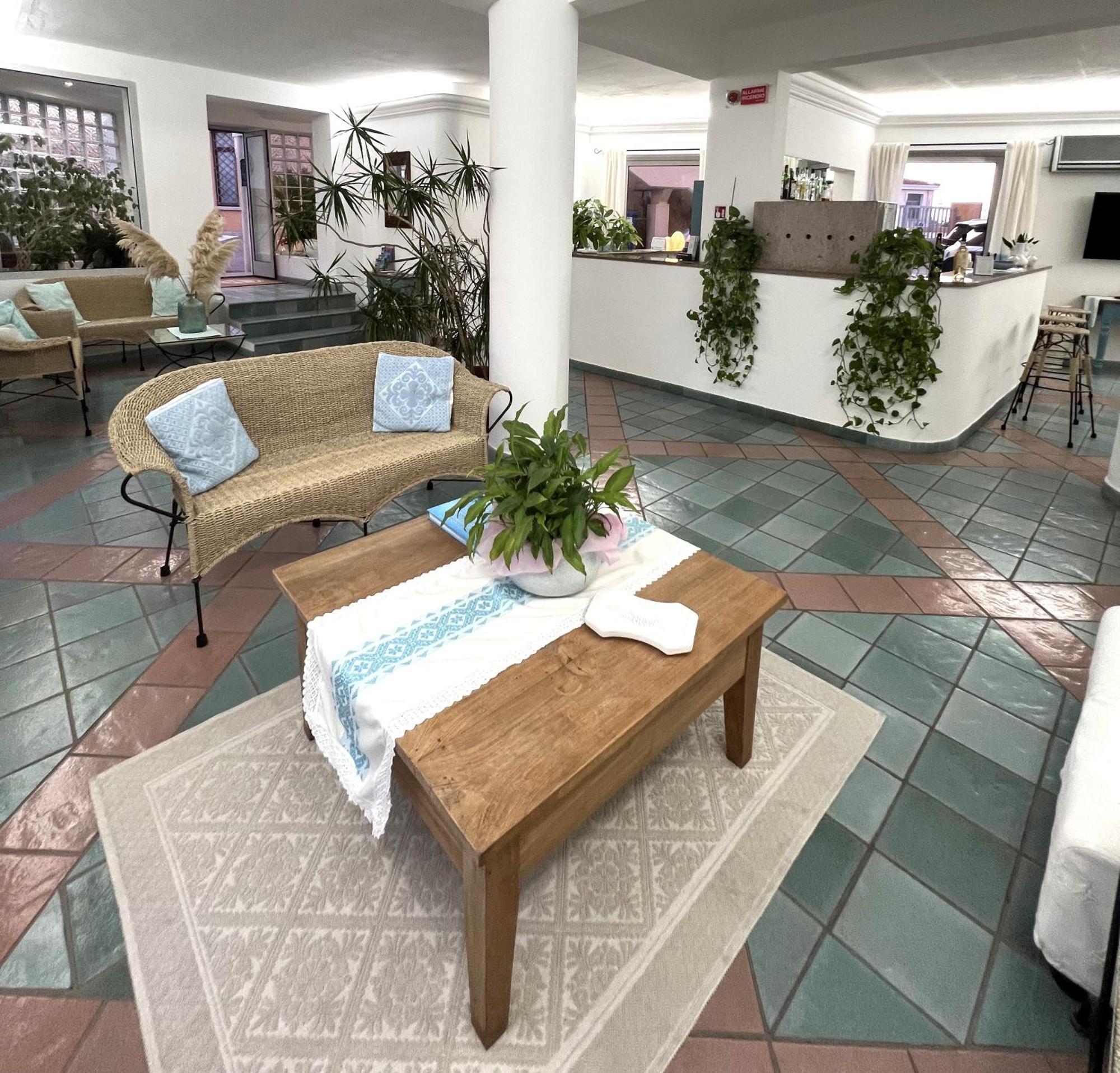 Hotel Da Cecco Santa Teresa Gallura Eksteriør bilde